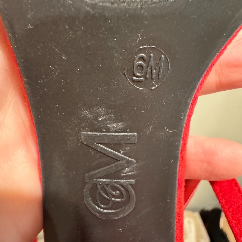 Red Heels - Picture 5 of 5